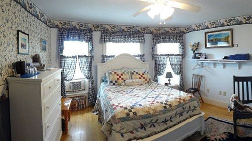 The Young House Bed And Breakfast Millinocket Ngoại thất bức ảnh