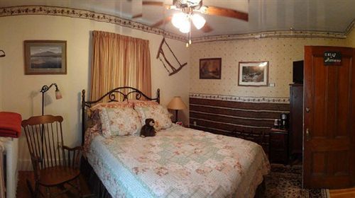 The Young House Bed And Breakfast Millinocket Ngoại thất bức ảnh
